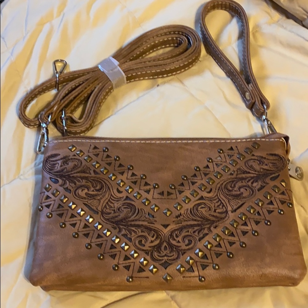Cross body / wristlet